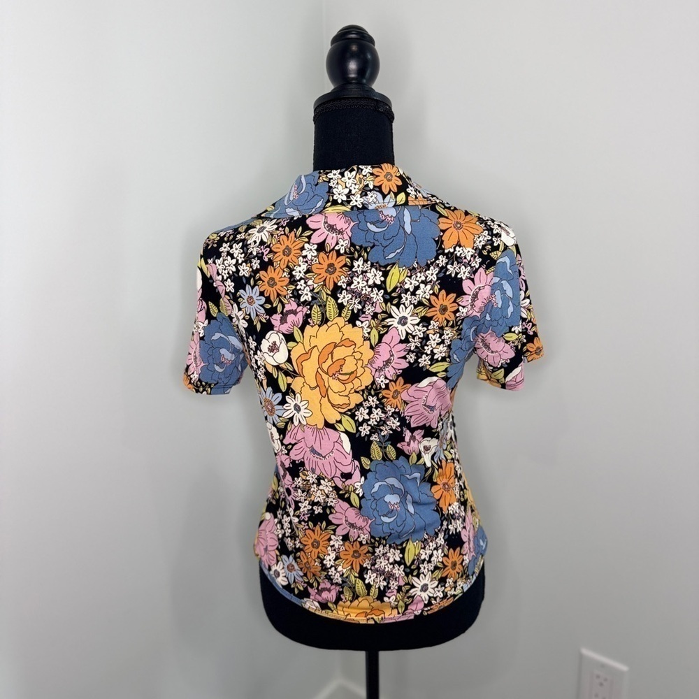 WAYF Floral Button Up Short Sleeve Top - Picture 5 of 7